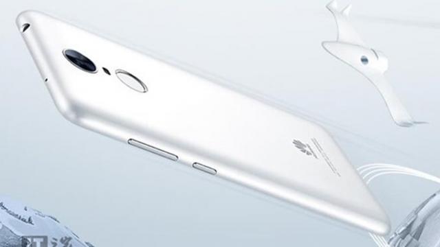 <b>Huawei Enjoy 6 este acum oficial; model mid-range cu 3 GB RAM și scanner de amprente</b>Înainte de lansarea lui Mate 9 ce este programată pentru data de 3 noiembrie, iată că firma chineză Huawei anunță astăzi lansarea unui model mid-range numit Enjoy 6. Telefonul sosește într-o carcasă metalică și ne oferă la pachet 3 GB memorie RAM, un
