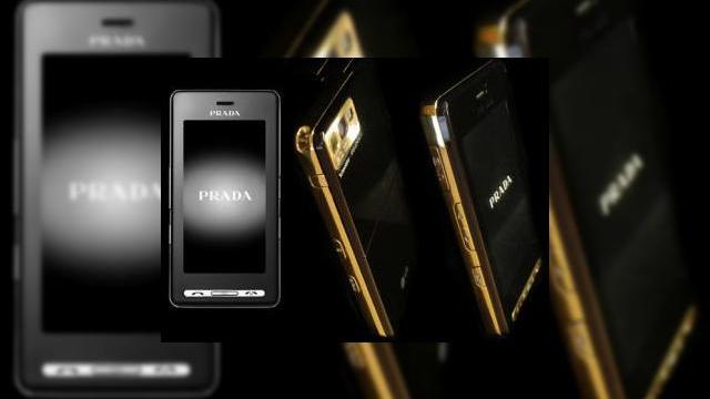 <b>LG Prada acoperit cu aur de 24 de karate</b>Se pare ca nu doar iPod-urile sunt acoperite cu diamante sau suflate cu aur, ci si alte terminale celebre, cum este cazul acestui stralucitor LG Prada. Amosu, compania care ne-a oferit iPodul aurit, renunta deocamdata la produsele Apple pentru pentru a...