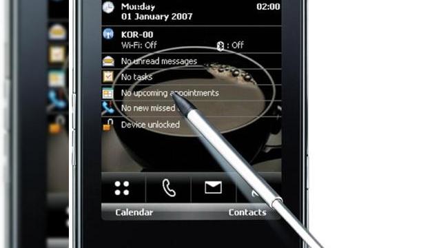 <b>LG KS20, acum dotat cu Windows Mobile 6 si HSDPA</b>Iata ca LG nu ne surprinde cu lansari fabuloase a 4 terminale in cadrul aceluiasi eveniment ca Nokia, dar totusi producatorul ne prezinta un super telefon, LG KS20, destul de promitator cand vine vorba de feature-uri. LG KS20 are o grosime de doar 12.8mm...