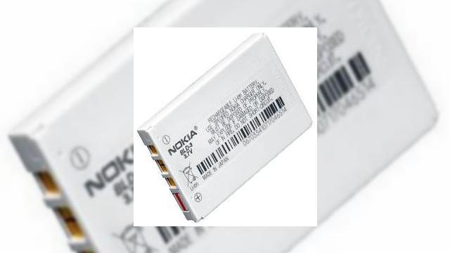 <b>Femeie ranita de explozia unei baterii Nokia!</b>Scandalul legat de bateriile defectuoase ale terminalelor Nokia ia proportii, in conditiile in care, un telefon al producatorului finlandez a explodat, ranind o femeie insarcinata din India. Aceasta a suferit arsuri, dupa ce telefonul sau Nokia a...