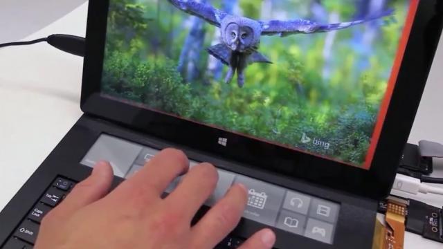 <b>Microsoft ar fi gândit un concept în stil "Touch Bar" de pe MacBook Pro cu ani în urmă (Video)</b>Anunțul Apple de acum câteva zile a avut în prim-plan noile MacBook-uri Pro de 13 și 15 inch ce aduc la pachet un așa-numit Touch Bar - ecran secundar plasat deasupra tastaturii unde vor fi afișate shortcut-uri și unelte rapide în funcție de aplicația ce 