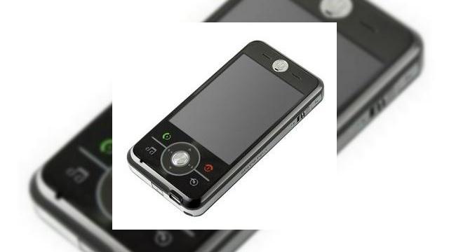 <b>Sa fie acesta Motorola MOTOROKR E7?</b>Desi terminalul din urmatoarea imagine aduce mai degraba cu un E6 modificat in Photoshop, site-ul chinez ZOL afirma ca acesta este , terminal cu o impresionanta lista de dotari. Pentru un telefon care arata exact ca E6, acest handset este total diferit...