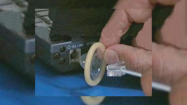 <b>Sosesc virusii de telefoane mobile!</b>Deja o amenintare comuna peste Ocean, softurile malware vor creste ca numar pe masura ce utilizatorii cumpara tot mai multe smartphone-uri care pot fi upgradate prin intermediul downloadurilor de software. Conforma laboratoarelor McAfee Avert,...