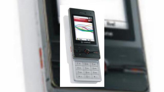 <b>Vodafone tachineaza publicul cu un slider misterios</b>Toti adoram un mister de calitate, iar Vodafone doreste sa ne creasca apetitul pentru astfel de provocari lansand o noua imagine cu un handset necunoscut, care ruleaza Windows Mobile 6. Imaginea pe care o puteti admira mai sus este disponibila in arhiva...
