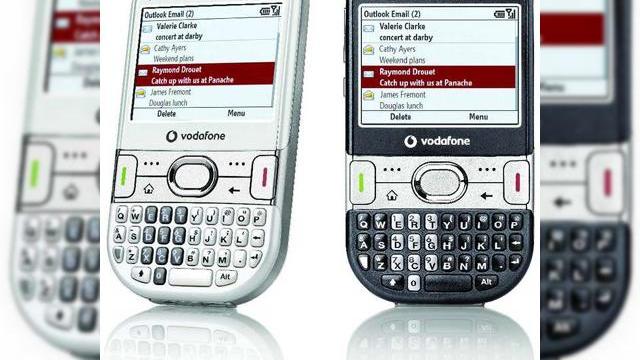 <b>Palm Treo 500v este acum oficial</b>Va informam cu cateva zile in urma despre terminalul Palm Treo 500v, fara a mentiona prea multe detalii, de vreme ce telefonul nu fusese confirmat. Iata ca acum, noul Palm este gata de lansarea sa din luna octombrie, prin intermediul Vodafone. Dupa cum ne...