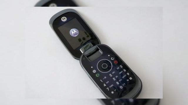 <b>Detalii despre Motorola ROKR U9</b>Aruncam o privire asupra nou-venitului Motorola ROKR U9, un telefon cu clapeta care include dotari de nivel mediu la un pret neanuntat inca. Display-ul sau intern de 262.000 de culori are o diagonala de 1.8 inch si suporta rezolutie QVGA, in timp ce...
