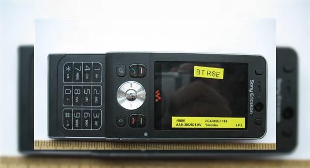 <b>Telefonul Sony Ericsson W910i Walkman, aprobat de FCC</b>Se pare ca norocosii clienti Vodafone nu vor fi singurii care vor beneficia de sliderul Shinobu, cunoscut si ca Sony Ericsson W910i. Terminalul va poposi si peste Ocean, fiind intampinat cu bratele deschise de catre publicul american. Telefonul a fost...