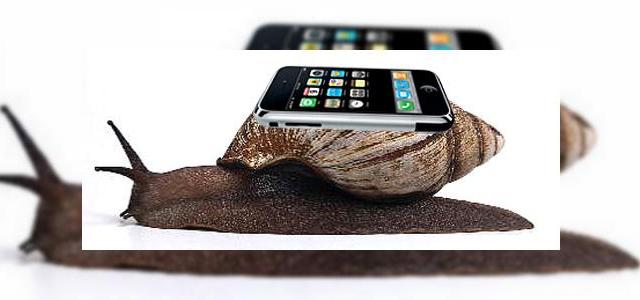 <b>Steve Jobs confirma un iPhone 3G pentru 2008</b>Site-ul Pocketlint ne informeaza in legatura cu declaratia lui Jobs, care a afirmat ca Apple planuieste un telefon 3G, programat pentru o lansare in 2008. Numerosi utilizatori ai terminalelor iPhone s-au plans de lentele conexiuni EDGE, manifestandu-si...