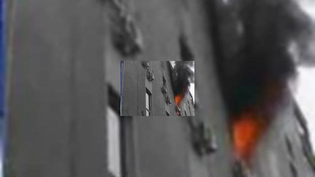 <b>Sediul central al Romtelecom Timisoara in flacari!</b>Cu cateva ore in urma, un incendiu a izbucnit la etajul al doilea al sediului Romtelecom din Timisoara, acesta extinzandu-se cu repeziciune datorita cablurilor. Din fericire incendiul a fost stins, dar 25.000 de abonati de telefonie fixa au fost afectati,...