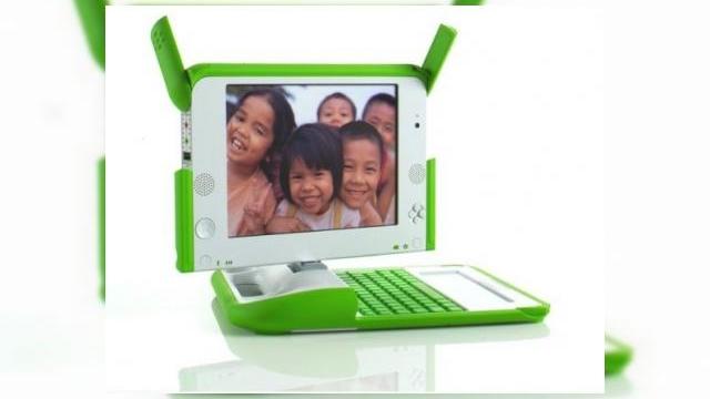 <b>Laptopul de 100 de dolari debuteaza la 400 de dolari in SUA</b>Lucrurile nu stau atat de rau pe cat suna din titlu... La ora actuala, laptopul "de 100 de dolari" din cadrul campaniei "Un laptop pentru fiecare copil" costa 200 de dolari. Detalii despre aceasta ciudata transformare a pretului, dupa imagine: Platind 400...