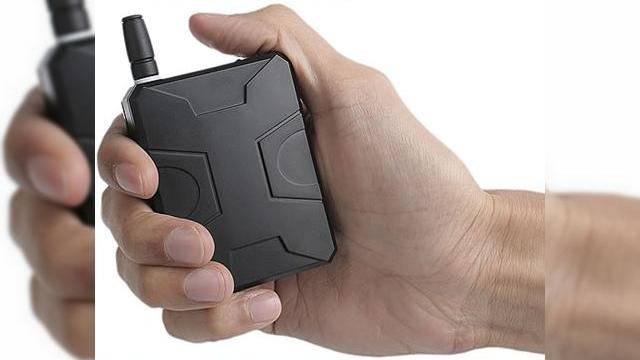 <b>Aparat de bruiaj pentru telefonul tau mobil...sau pentru al lor</b>Vreti sa fiti siguri ca cina nu va va fi intrerupta de catre telefoane sau SMS-uri? Ati putea inchide telefonul mobil, dar nu puteti garanta ca oaspetii dumneavoastra vor face la fel. Astfel, intra in actiune o metoda mai buna... dar nu foarte legala. Va...