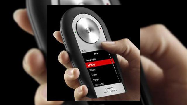 <b>Samsung si B&O anunta telefonul Serenata</b>Samsung si Bang & Olufsen tocmai au prezentat oficial terminalul Serenata, cel mai nou fashion phone, care combina experienta muzicala cu cea mobila pentru a fi pe placul consumatorilor. Serenata masoara 63 x 110 x 20 mm si cantareste 136 de grame,...