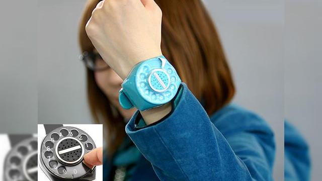 <b>Ceas analog include feature-uri ale lumii digitale</b>Ceasul de mana Zihotch este o combinatie excelenta intre analog si digital, in lumea terminalelor mobile. Acesta este produs de catre Maywa Denki, una dintre companiile ciudate din industria gadgeturilor. &nbsp; De mentionat este si faptul ca ceasul nu va...