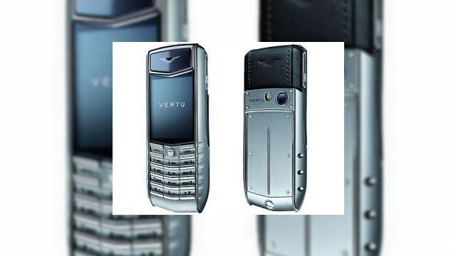 <b>Ascent de la Vertu, acum in magazine</b>Poate nu exista atat de multe pietre pretioase pe cat ati dori, dar acest lucru se intampla deoarece telefoanele Vertu le-au "rapit" pe toate. Admirati probabil cea mai ieftina versiune de Vertu, Ascent Ti, disponibil la pretul de 6628 dolari: In vreme ce...