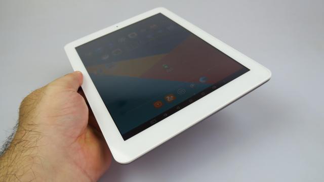 <b>Teclast X98 Plus II: Display cu record negativ, dezamăgire mare</b>Nu ne place să consemnăm recorduri negative, dar când aparatele noastre de test o arata, nu avem ce face. Teclast X98 Plus II e tableta cu cel mai luminos ecran testat VREODATĂ la Mobilissimo.ro... într-un univers în care toate lucrurile sunt invers.