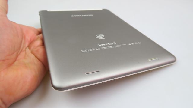 <b>Teclast X98 Plus II: Baterie modestă, modestă, modestă, de 3 ori modestă!</b>E o problemă cu Teclast X98 Plus II, sau mai bine zis a apărut o problemă atunci când îi testam potenţialul la nivel de baterie. De obicei măsurăm duratele de funcţionare ale device-urilor cu luminozitatea la 200 LUX, dar acest model abia trece de 110 LUX