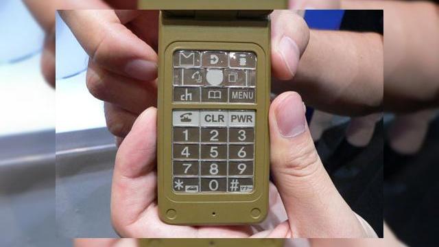 <b>Hartie electronica de la DoCoMo, acum o realitate</b>Ceea ce puteti admira in imaginea urmatoare este un prototip de telefon DoCoMo, care foloseste hartia electronica de la SiPiX, aceasta putandu-se transforma, schimband si simbolurile tastelor. E-paper (hartia electronica) functioneaza in mod diferit fata...