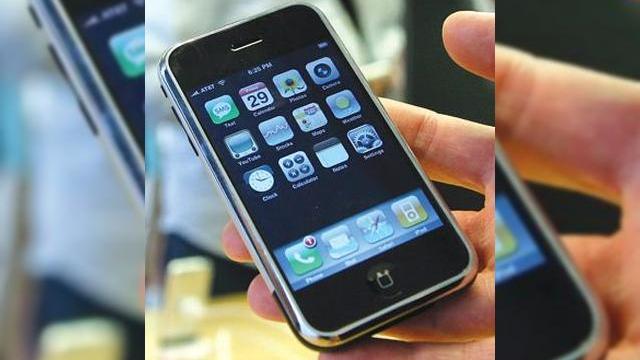 <b>Scandalul are un nume: AROBS!</b>Scandalul iPhone in Romania, Arobs versus I.R.I.S Probabil ati auzit deja de Apple iPhone, telefonul anului 2007, care va debarca in sfarsit in Europa pe data de 9 noiembrie. Se pare ca romanii sunt pentru a mia oara mai norocosi deoarece o firma...