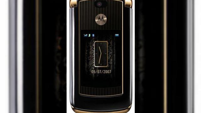 <b>Motorola lanseaza telefonul RAZR2 V8, editia de lux</b>Motorola RAZR2 V8 tocmai a fost lansat si deja producatorul este gata sa isi surprinda fanii cu o editie de lux a acestui terminal. Dupa cum ne-am fi asteptat Motorola RAZR2 V8, editia de lux este placat cu aur de 18 karate si este dotat cu un finisaj...