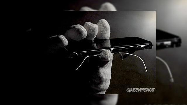 <b>Greenpeace versus iPhone, terminalul Apple, un pericol public...</b>O serie de teste stiintifice efectuate de catre Greenpeace au demonstrat ca telefonul Apple iPhone contine substante chimice periculoase. Puteti urmari seria de teste dand click pe imaginea urmatoare, pentru a fi transportati la clipul demonstrativ:...
