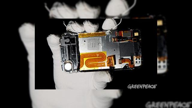 <b>Apple raspunde acuzatiilor Greenpeace!</b>Va informam ieri in legatura cu analiza efectuata de catre Greenpeace asupra lui iPhone, in urma careia s-a descoperit ca terminalul produse de Apple contine o serie de chimicale periculoase pentru natura si om. Iata ca un reprezentant Apple a dat replica...
