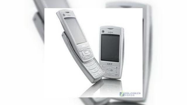 <b>Detalii despre telefonul Pantech IM-220 Dolphin</b>Va amintiti de asa-numitul "telefon banana" produs de LG? Se pare ca acesta s-a intors, dar sub alta brand, Pantech, producatorul lansand un nou terminal al carui design aminteste de o...banana. Numit IM-220 (K) sau Dolphin (astfel se explica forma sa...