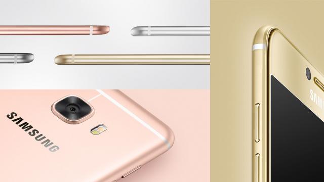 <b>Samsung Galaxy C5 Pro şi Galaxy C7 Pro ar urma să debuteze luna viitoare</b>Sud-coreenii de la Samsung mai au câteva smartphone-uri pregătite pentru lansare în acest an, printre ele numărându-se și modelele Galaxy C5 Pro, respectiv Galaxy C7 Pro. Ambele dispozitive vor aduce la pachet un chip de 4 GB memorie RAM și vom avea
