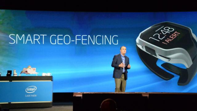 <b>Intel ar urma să părăsească piaţa purtabilelor, concediind majoritatea angajaţilor din domeniu</b>Ultimele showuri tech au arătat clar că purtabilele nu mai sunt chiar la modă acum, brăţările de fitness şi smartwatch-urile devenind doar un alt gadget pe care îl acceptăm în viaţa de zi cu zi şi de la care nu aşteptam mari inovaţii. Intel avea planuri..