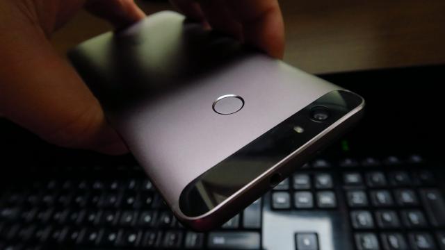 <b>Huawei Nova: Design arătos, poate chiar mai arătos decât cel al lui Nova Plus</b>Huawei Nova şi Huawei Nova Plus au adoptat cumva direcţii diferite de design. Spre exemplu, modelul mai mare are o zonă frontală în stil Huawei G8 şi un spate în stil Huawei Mate S. Huawei Nova prefera un design al spatelui în stil Huawei Nexus 6P..