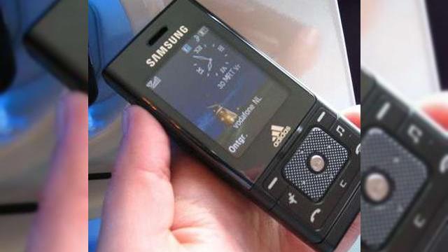 <b>Telefonul Samsung Adidas se lanseaza luna viitoare!</b>Va informam cu cateva luni in urma in legatura cu acest telefon Adidas produs de Samsung, la acea vreme doar un zvon, sau un concept care evoluase destul de mult... Iata ca acum, ideea prinde contur si mai mult decat atat, vom vedea terminalul din...