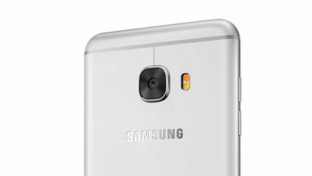 <b>Samsung Galaxy C5 Pro ajunge în India, apare în baza de date Zauba şi ar putea debuta în decembrie</b>Iată că astăzi în baza de date a site-ului Zauba își face apariția nimeni altul decât Samsung Galaxy C5 Pro, terminal a cărui lansare se apropie cu pași repezi. Dispozitivul de față apare sub numele de cod Samsung SM-C5010 și aparent avem parte aici de un