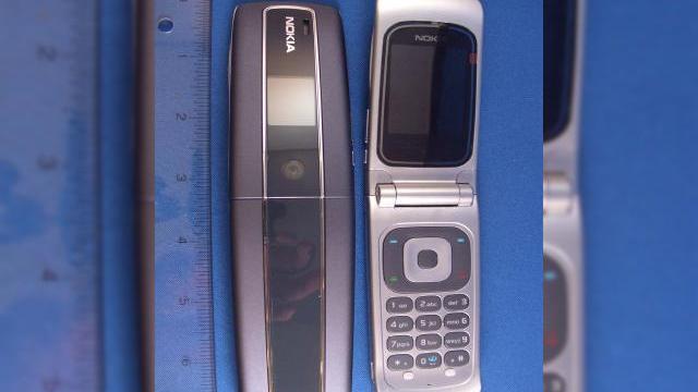 <b>FCC saluta Nokia 3555, fratele mic al lui 6555</b>Nokia 6555 nu este un terminal high end, asa cum v-ati astepta, desi avem de-a face cu un handset 3G, de data aceasta destinat maselor. 3555 tocmai a trecut de testele celor de la FCC, fiind dezvaluit un telefon care pare o versiune mai ieftina a lui...