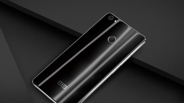 <b>Elephone pregătește lansarea smartphone-ului H1; un soi de Honor 8 cu preț accesibil</b>Chinezii de la Elephone pregătesc noi modele pentru debut, printre acestea fiind regăsit și Elephone H1. Telefonul de față pare a fi un soi de versiune accesibilă a lui Huawei Honor 8, ca element similar în cazul de față aflându-se design-ul foarte 