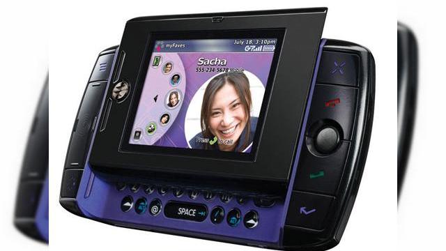 <b>Motorola Sidekick Slide acum disponibil prin T-Mobile</b>Daca hitul numit Sidekick LX nu a fost pe gustul dumneavoastra, sau pe masura portofelului, acum aveti sansa de a achizitiona o varianta mai ieftina si cu un design mai atragator, din aceeasi familie Motorola Sidekick. Noul model, Motorola Sidekick Slide...