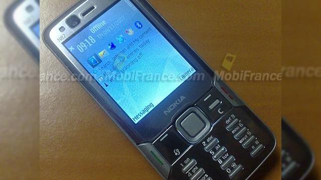 <b>Inca o serie de imagini "scapate" cu N82, pe filiera franceza</b>Imaginea de mai jos prezinta un Nokia N82 in toata splendoarea sa si apartine celor de la MobiFrance, norocosii posesori ai unui astfel de model. Priviti flash-ul Xenon al terminalului pentru a aprecia cu adevarat camera de 5 megapixeli a noului model. Va...
