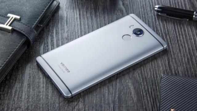 <b>Vernee Apollo reapare în imagini, cu procesor MediaTek Helio X25 şi fabricat în proporţie de 98% din metal</b>Vernee Apollo a fost smartphone-ul care ne-a adus pe buze numele companiei asiatice Vernee, companie care de-a lungul acestui an ne-a adus modele foarte interesante ca raport preț-specificații. Deși a fost primul terminal anunțat de către firma chineză,