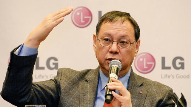 <b>Noul CEO LG Electronics, Jo Seong-jin promite să aducă un refresh diviziei Mobile</b>Cu toate că flagship-ul celor de la LG pentru anul 2016 nu a fost unul deloc rău, acesta optând pentru dotări de top și chiar pentru o cameră foto duală, se pare că aceste inovații nu le-au adus prea multe beneficii sud-coreenilor. Tocmai de aceea