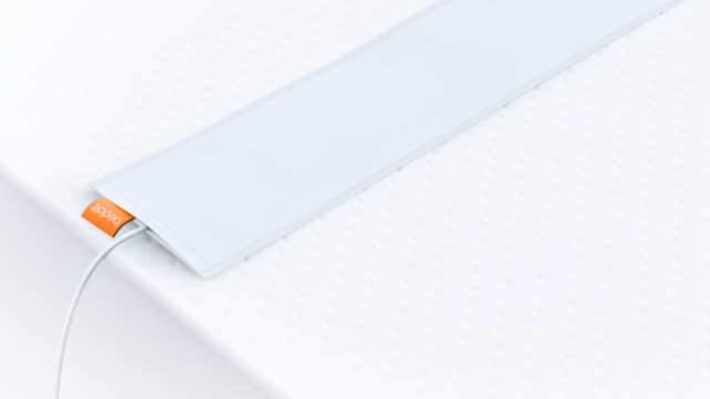 <b>Beddit este un accesoriu revoluţionar de monitorizare a somnului; Măsoară pulsul, mişcările, multe altele şi e deja sold out!</b>E drept că și smartwatch-urile, respectiv brățările fitness actuale ne oferă funcții de monitorizare a somnului. Cu toate acestea, ideea de a purta un asemenea gadget pe tot timpul nopții la încheietura mâinii sună a fi o adevărată provocare și asta din 