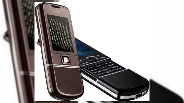 <b>Nokia 8800 Arte si Sapphire Arte, pentru utilizatorii cu buzunare largi</b>Sunteti un consumator constient de nevoia de stil in orice domeniu? Ei bine, atunci Nokia 8800 Arte si varianta Sapphire Arte vi se vor potrivi de minune. Terminalele 3G vor fi disponibile la preturi prohibitive, Arte costand 1000 de euro, in vreme ce...