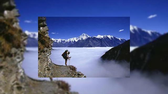 <b>Serviciu de telefonie mobila testat de pe Muntele Everest!</b>Ultima initiativa a companiilor chinezesti din industria mobila a fost instalarea unui turn de telecomunicatii in varful Muntelui Everest, astfel ca serpasii si alpinistii vor putea informa lumea intreaga despre reusita lor. Cel mai mare operator chinez,...