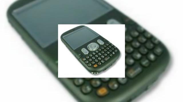 <b>FCC aproba HTC Iris</b>FCC tocmai a aprobat telefonul CDMA cunoscut sub numele de HTC Iris. Va reamintim ca terminalul va rula sistemul de operare Windows Mobile 6 Standard si ca acesta este suspectat ca ar fi unul dintre prototipurile de handseturi Google Android. Pe lista de...