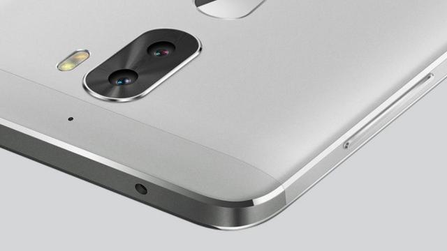 <b>LeEco Cool 1S va opta pentru un procesor Snapdragon 821 și pentru 6 GB RAM</b>Coolpad împreună cu LeEco ne pregătește și lansarea smartphone-ului Cool 1S, terminal care astăzi se afișează într-o fotografie reală. De aici aflăm că dispozitivul va opta pentru un procesor quad-core Qualcomm Snapdragon 821, pentru 4 sau 6 GB RAM și