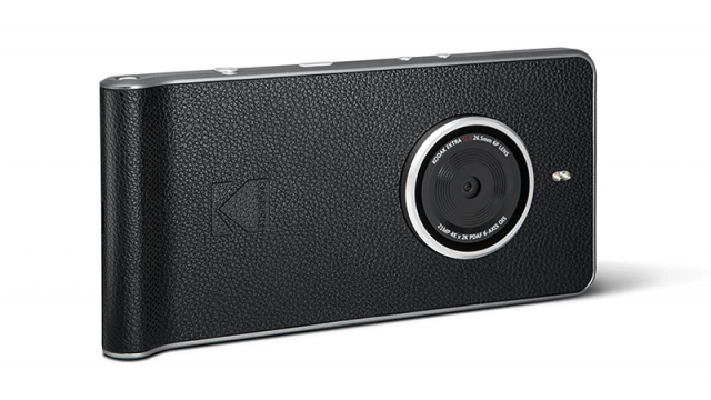 <b>Cameraphone-ul Kodak Ektra este acum disponibil la vânzare pe plan european; costă 500 euro!</b>Kodak Ektra este numele unui nou smartphone cu pretenții de camerphone, model care adoptă un design tipic camerelor foto compacte de tip retro. Descoperim că terminalul de față este de acum disponibil pe plan european la un preț de 500 euro, dar și 