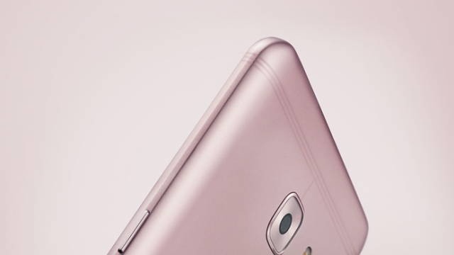 <b>Samsung Galaxy C9 Pro primeşte certificarea globală, ar putea sosi la nivel internaţional</b>Lansat comercial pe piața chineză cu doar ceva timp în urmă, iată că phablet-ul Samsung Galaxy C9 Pro se pregătește acum și de debutul pe plan internațional. Acest lucru este sugerat de certificarea globală pe care produsul tocmai ce a primit-o și