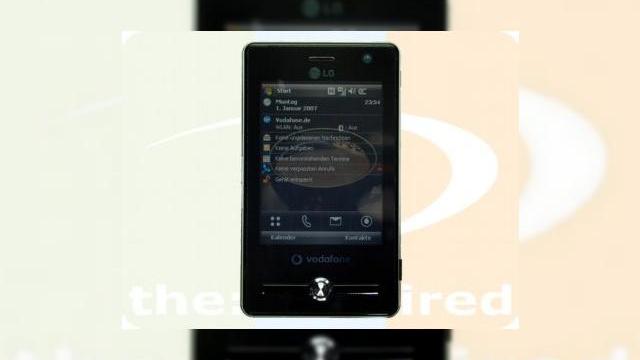 <b>Telefonul LG KS20 impresioneaza placut</b>LG a introdus pe piata recent smartphone-ul KS20, un terminal tipic Windows Mobile 6 Professional si reprezentant de marca al generatiei touchscreen. Un handset stilat si placut privirii, LG KS20 suporta conectivitate HSDPA, WiFi b/g si Bluetooth,...