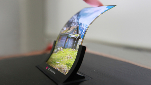 <b>Apple şi Google ar colabora cu LG Display pentru integrarea de panouri OLED flexible pe terminale viitoare</b>Aflăm astăzi informații despre un posibil parteneriat între Apple și LG Display pentru integrarea de panouri OLED flexibile pe terminale viitoare. Și Google ar fi purtat discuții cu producătorul sud-coreean de display-uri, iar aceste componente ar putea