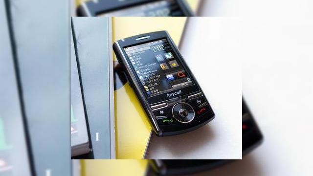 <b>Samsung M4650, telefonul corean touchscreen "din cap pana-n picioare"</b>Terminalul din imaginea urmatoare tocmai a fost anuntat in Coreea, sub un brand local nu foarte popular, dar este foarte posibil ca Samsung sa-l "adopte" in curand. Avem de-a face cu un terminal dotat cu Windows Mobile, care a suferit modificari serioase...