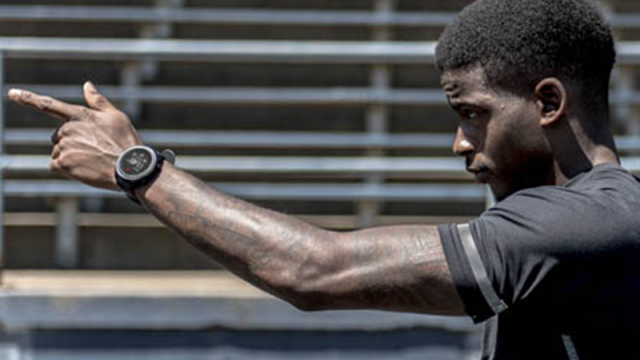 <b>CES 2017: New Balance lansează smartwatchul RunIQ, cu Android Wear şi tehnologie Intel</b>Târgul CES 2017 ne-a adus și câteva smartwatch-uri noi, iar printre acestea includem și modelul New Balance pe care îl vedeți în imaginile de mai jos. Ceasul inteligent de față numit RunIQ vine cu Android Wear la bord și cu tehnologie Intel prin care