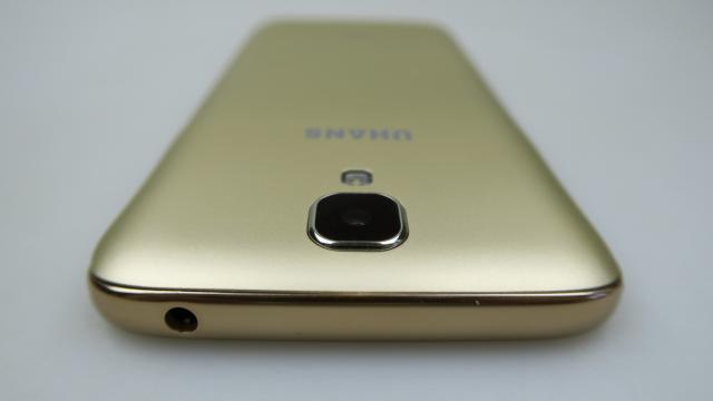 <b>UHANS A101s: Design generic, puţin cam gros</b>UHANS A101s a sacrificat multe aspecte pentru a ajunge la un preţ atractiv, iar printre ele se numără şi designul. Telefonul are un design banal, generic şi duce totuşi puţin cu gândul la un Galaxy J3 sau J5 de la Samsung.