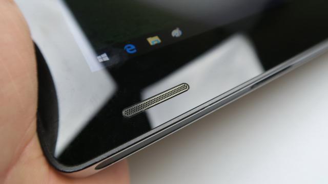 <b>Acer Aspire Switch 12 S: Multimedia pe bază de difuzoare stereo excelente</b>Atunci când nu realizează grafică sau captura 3D, tableta Acer Aspire Switch 12S este numai bună pentru consum multimedia. Mă refer la filme, datorită ecranului mare şi la muzică, prin intermediul celor două difuzoare stereo plasate sub ecran.